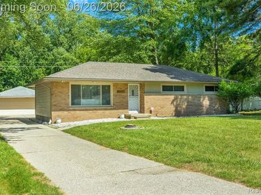 22400 Leewright Avenue, Southfield, MI 48033