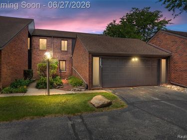 3082 Lindenwood Drive, Dearborn, MI 48120