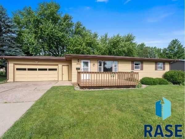 1301 S Joliet Ave, Sioux Falls, SD 57110