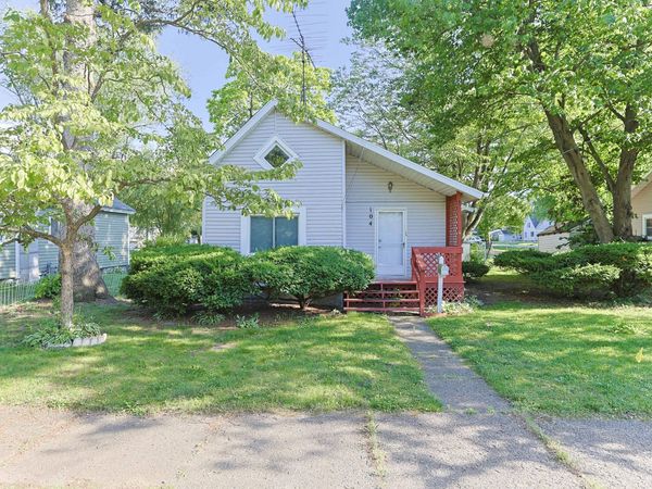 104 Clyborn Street, Dowagiac, MI 49047