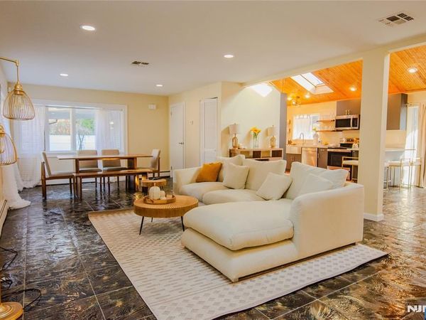 1 Ranch Court, SADDLE BROOK, NJ 07663