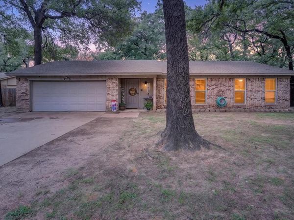 728 Lake Crest Parkway, Azle, TX 76020