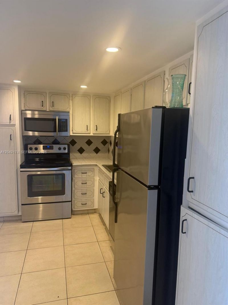 5005 Collins Ave, Unit 1104, Miami Beach, FL 33140 Photo