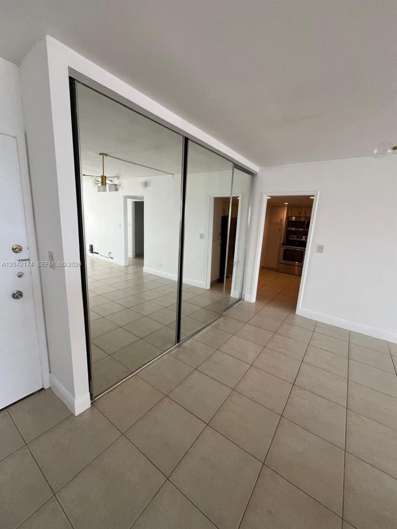 5005 Collins Ave, Unit 1104, Miami Beach, FL 33140 Photo