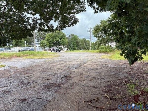 13500 Route 1 , Chester, VA 23831