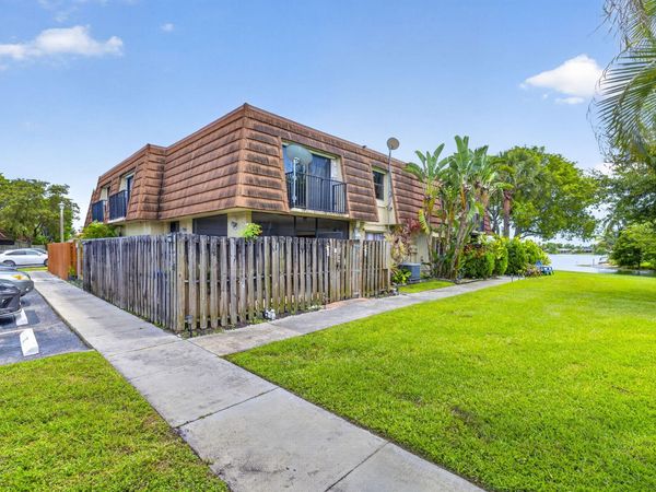 4825 NW 95th Avenue, Unit A, Sunrise, FL 33351