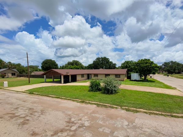 717 E. Brazos, Pearsall, TX 78061