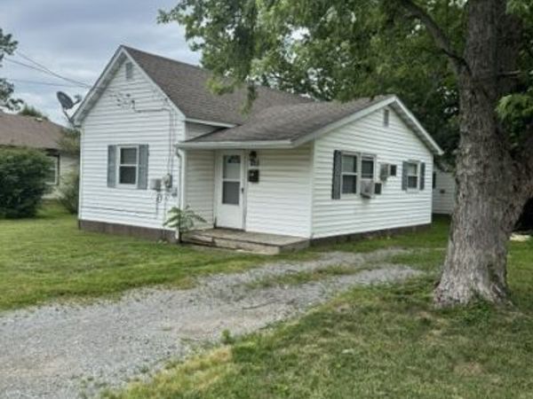 105 S 3rd Street , Marion, IL 62959