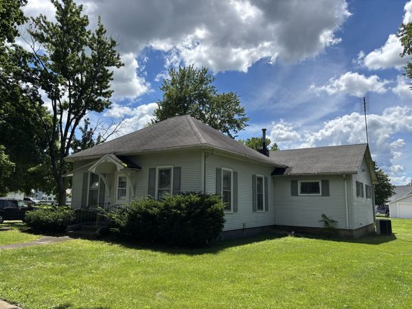 302 N Pine Street , Wenona, IL 61377