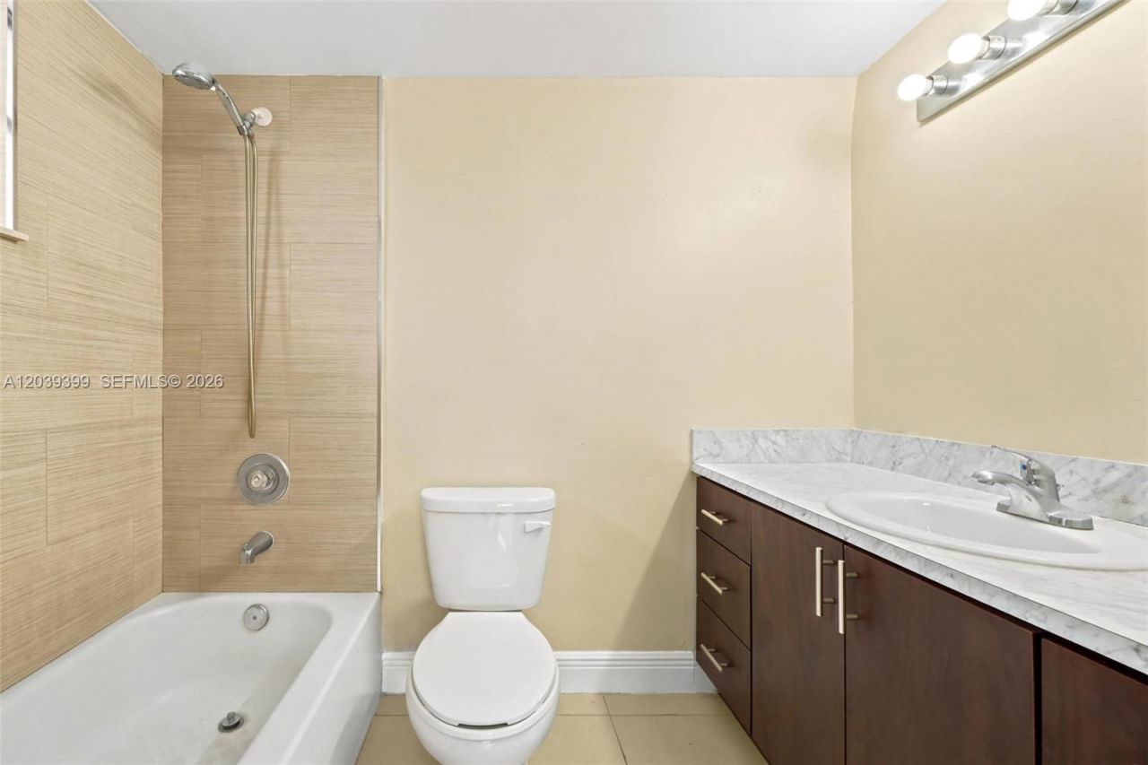 2730 W 61st Pl , Unit 201, Hialeah, FL 33016 Photo