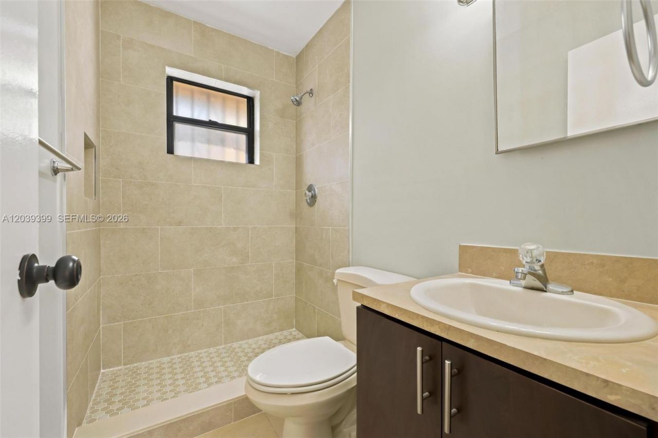 2730 W 61st Pl, Unit 201, Hialeah, FL 33016 Photo