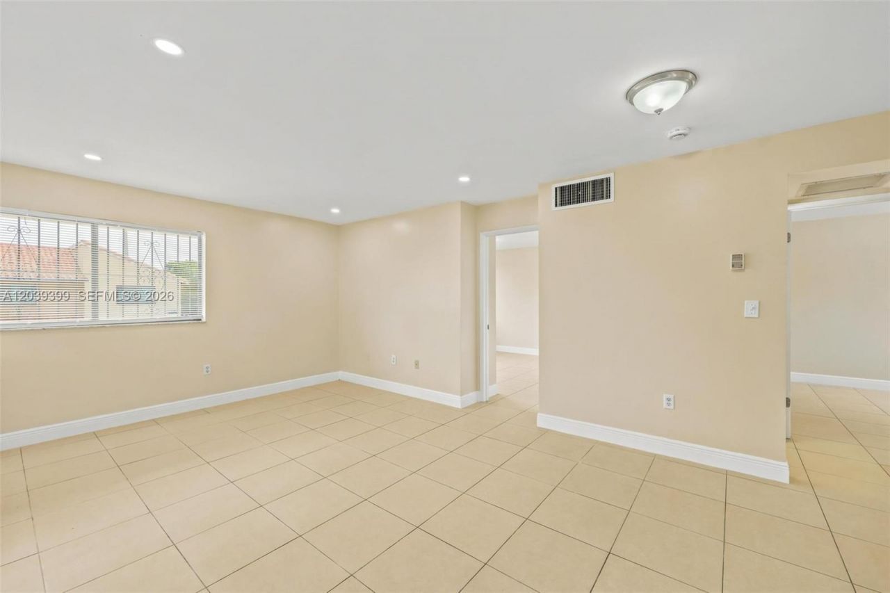 2730 W 61st Pl, Unit 201, Hialeah, FL 33016 Photo