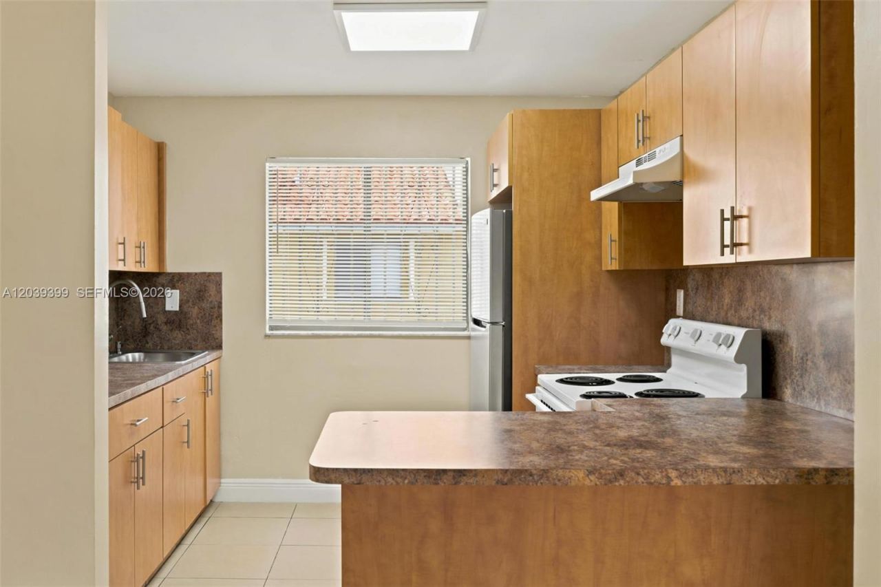 2730 W 61st Pl , Unit 201, Hialeah, FL 33016 Photo