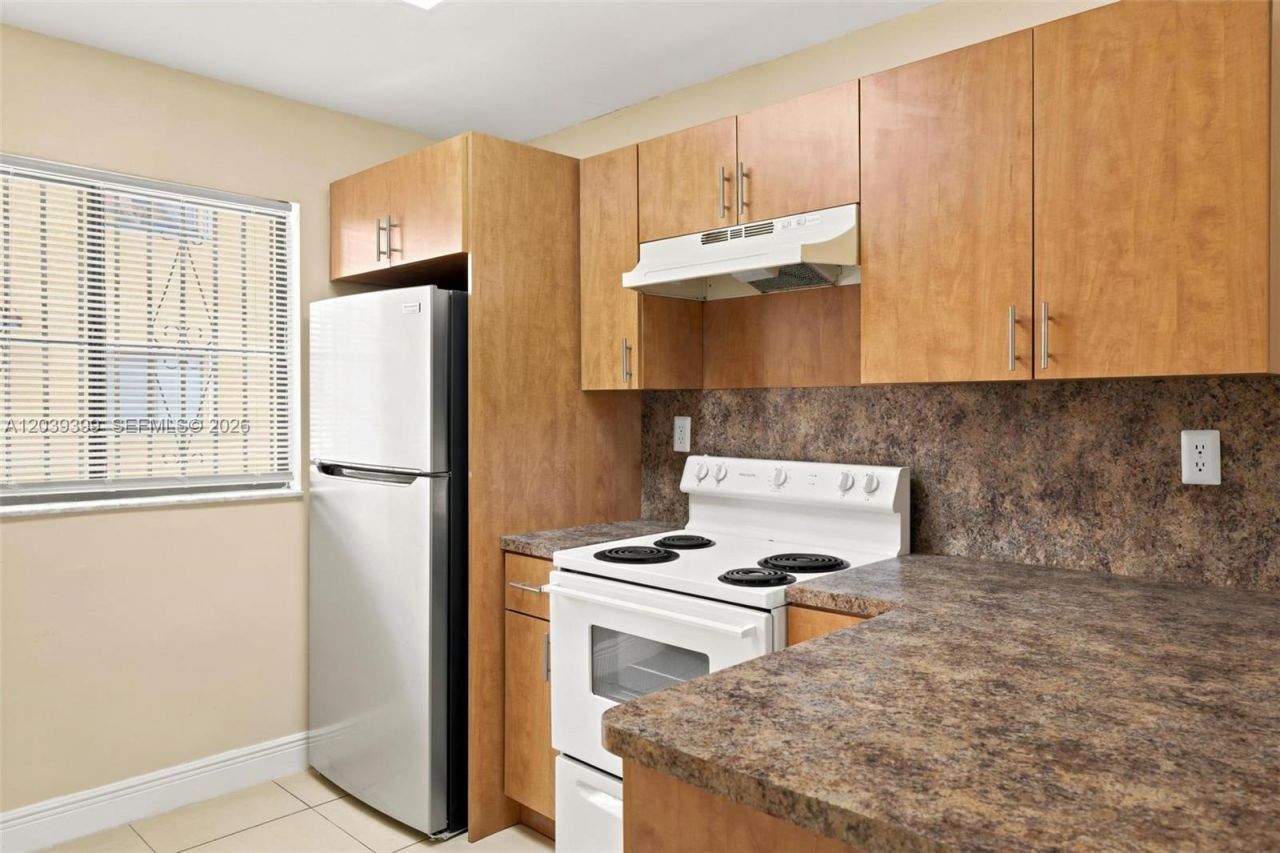 2730 W 61st Pl, Unit 201, Hialeah, FL 33016 Photo
