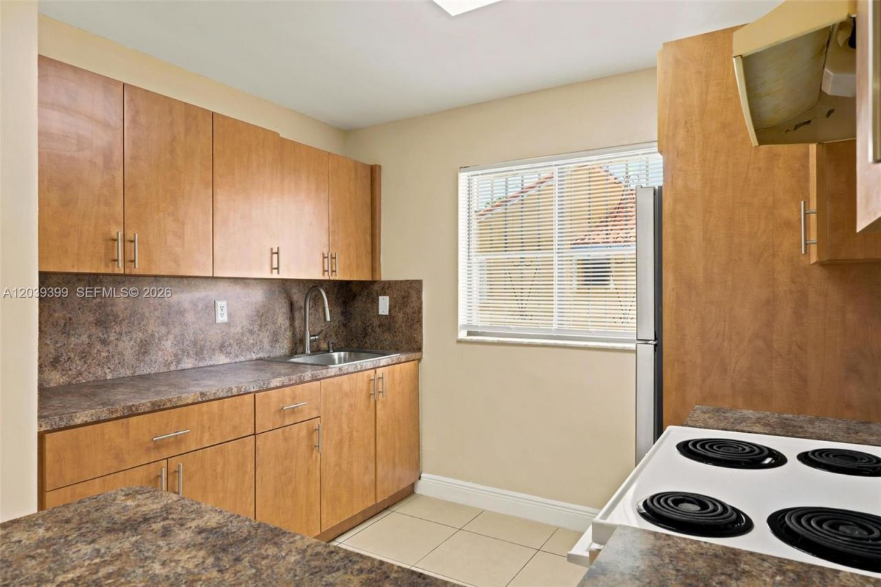 2730 W 61st Pl, Unit 201, Hialeah, FL 33016 Photo