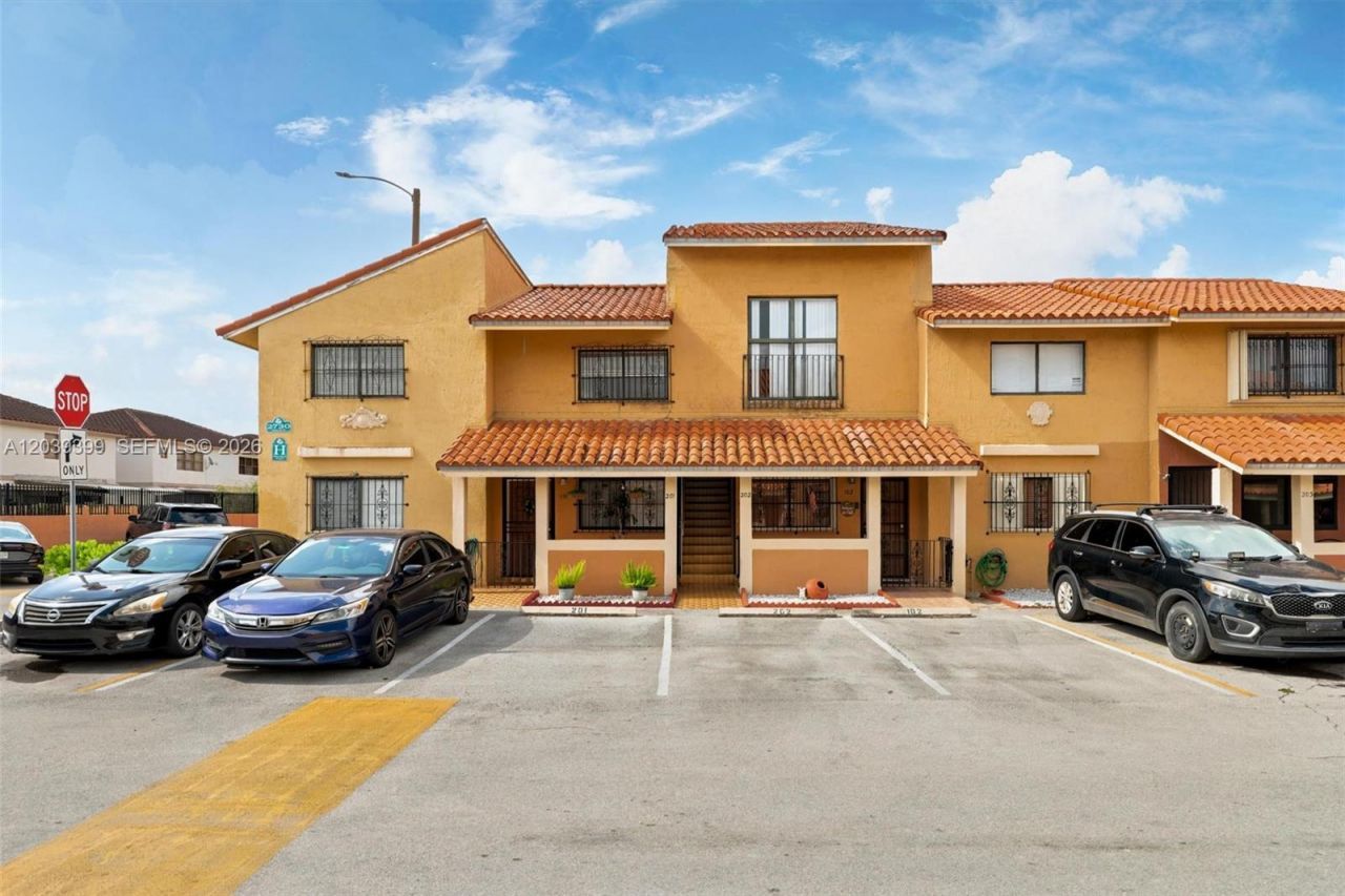 2730 W 61st Pl, Unit 201, Hialeah, FL 33016 Photo