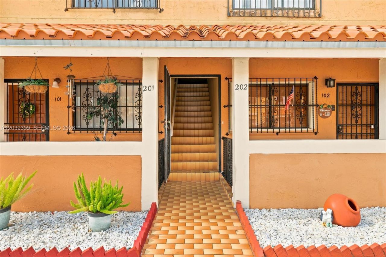2730 W 61st Pl , Unit 201, Hialeah, FL 33016 Photo