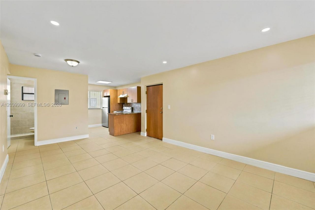 2730 W 61st Pl , Unit 201, Hialeah, FL 33016 Photo