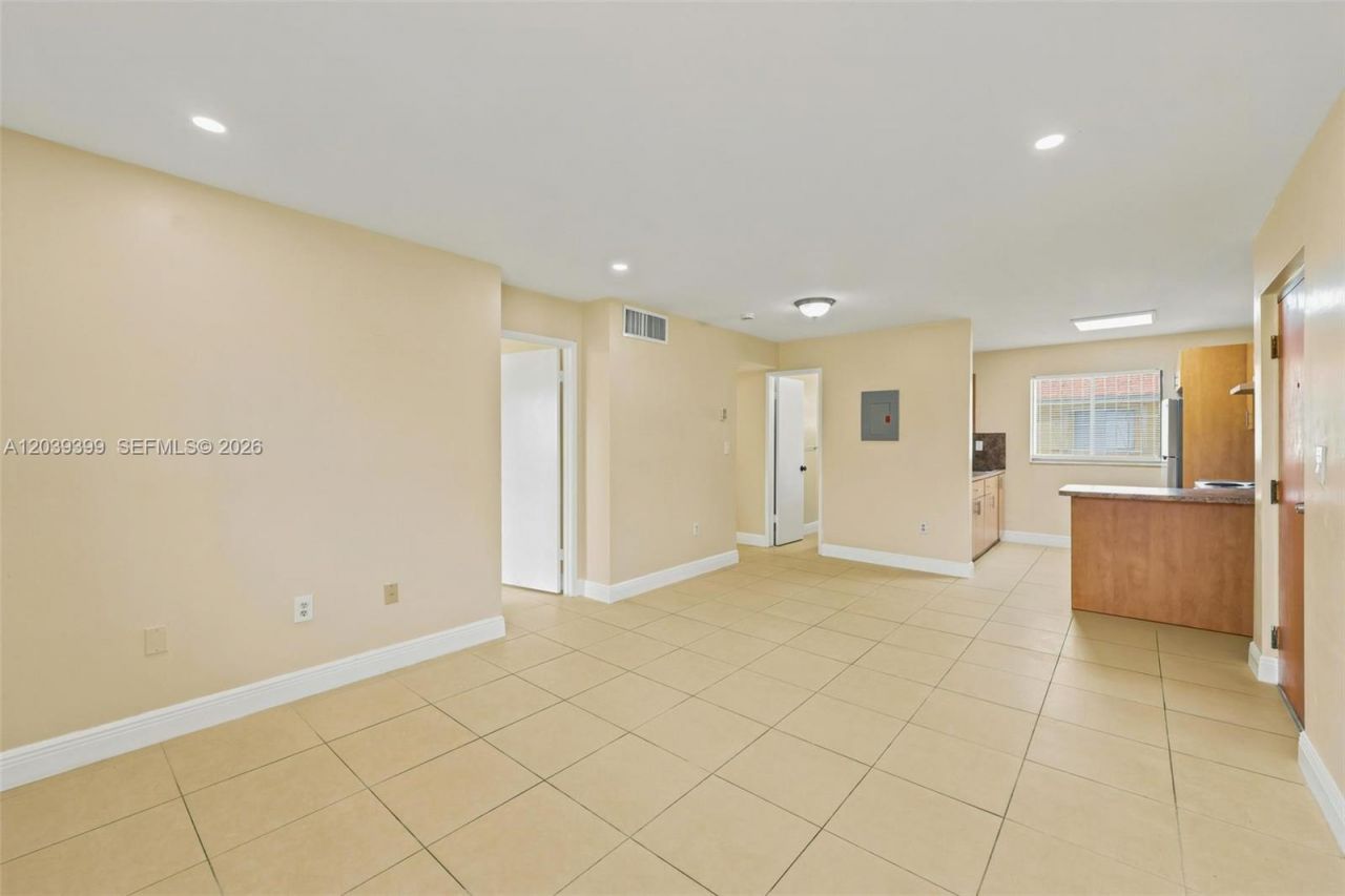 2730 W 61st Pl , Unit 201, Hialeah, FL 33016 Photo