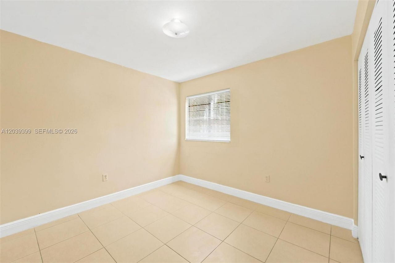 2730 W 61st Pl, Unit 201, Hialeah, FL 33016 Photo