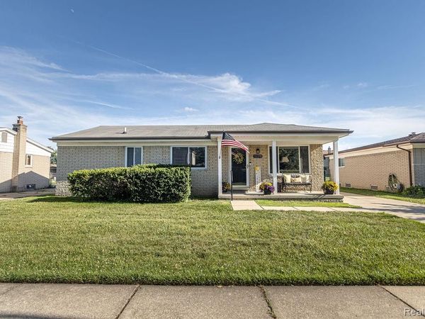 15270 Cambridge Drive, Fraser, MI 48026