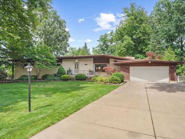 8936 Birchwood Court, Newport, MI 48166