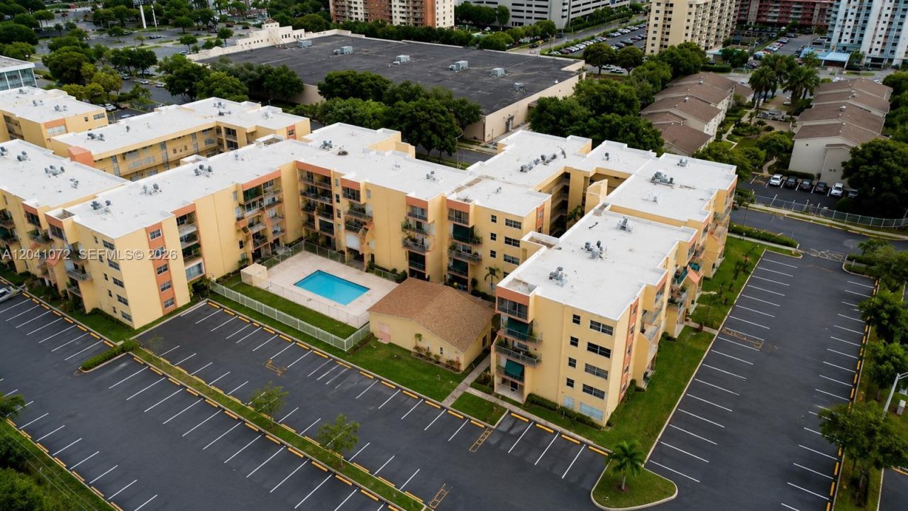 1975 W 44th Pl , Unit 310, Hialeah, FL 33012 Photo