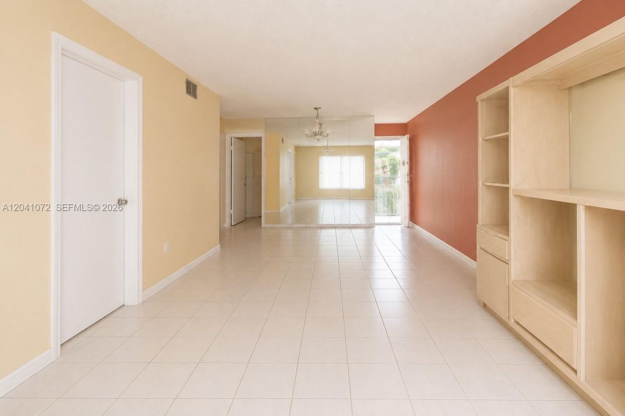 1975 W 44th Pl , Unit 310, Hialeah, FL 33012 Photo