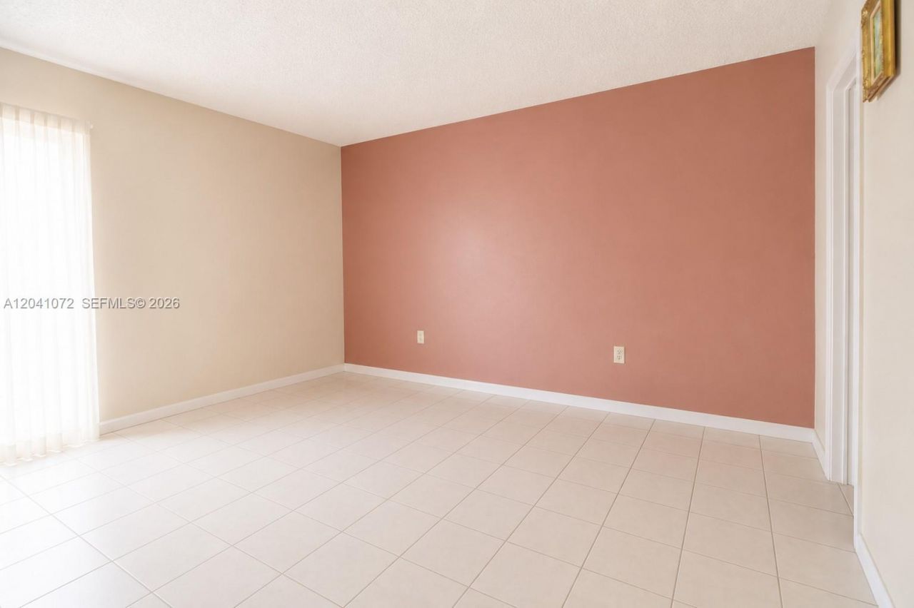 1975 W 44th Pl , Unit 310, Hialeah, FL 33012 Photo