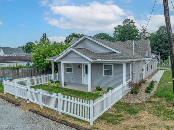 347 Ray Avenue NE, New Philadelphia, OH 44663