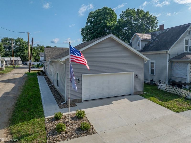 347 Ray Avenue NE, New Philadelphia, OH 44663 Photo 2