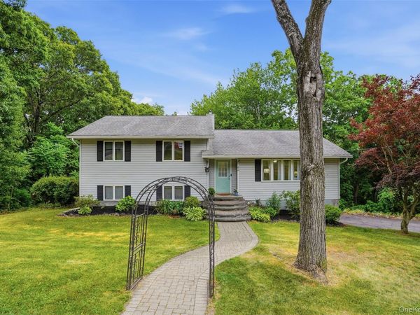 9 Roxanne Boulevard, Highland, NY 12528