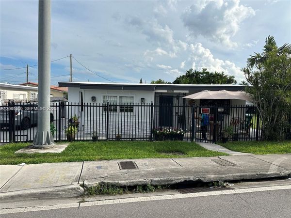 6060 NW 7th St , Miami, FL 33126