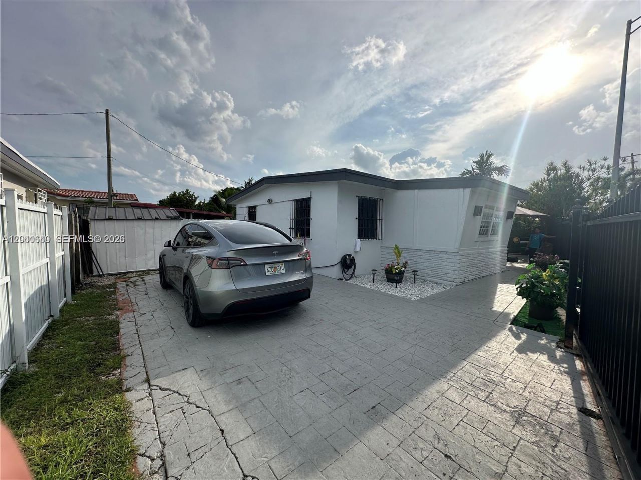6060 NW 7th St , Miami, FL 33126 Photo