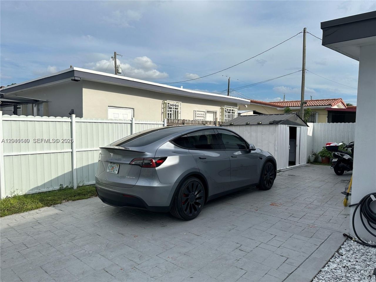 6060 NW 7th St , Miami, FL 33126 Photo
