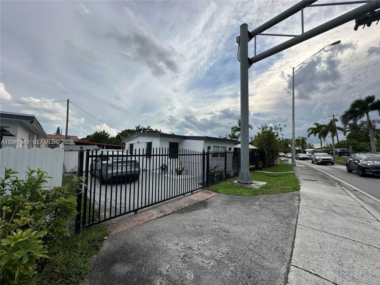 6060 NW 7th St , Miami, FL 33126 Photo