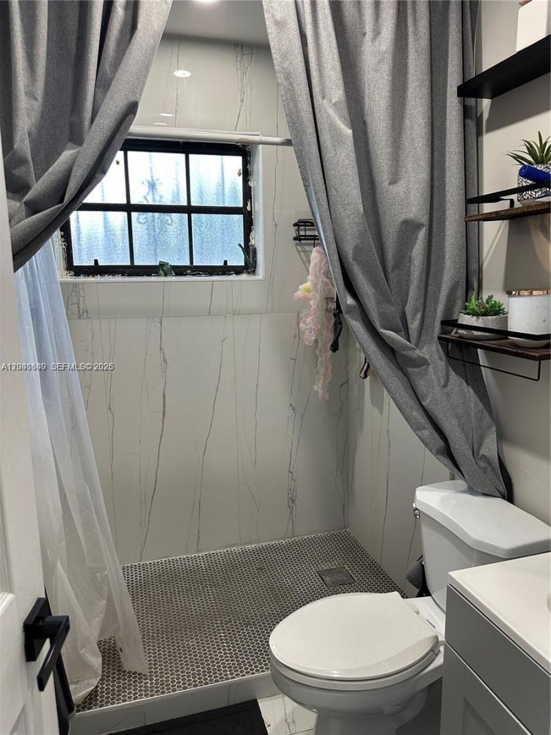 6060 NW 7th St , Miami, FL 33126 Photo