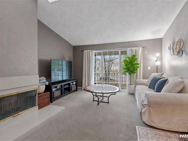 972 Juniper Way, MAHWAH, NJ 07430