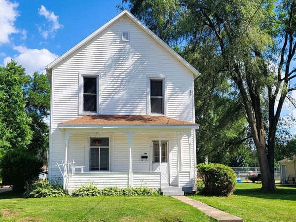 1826 W 1st Street , Dixon, IL 61021