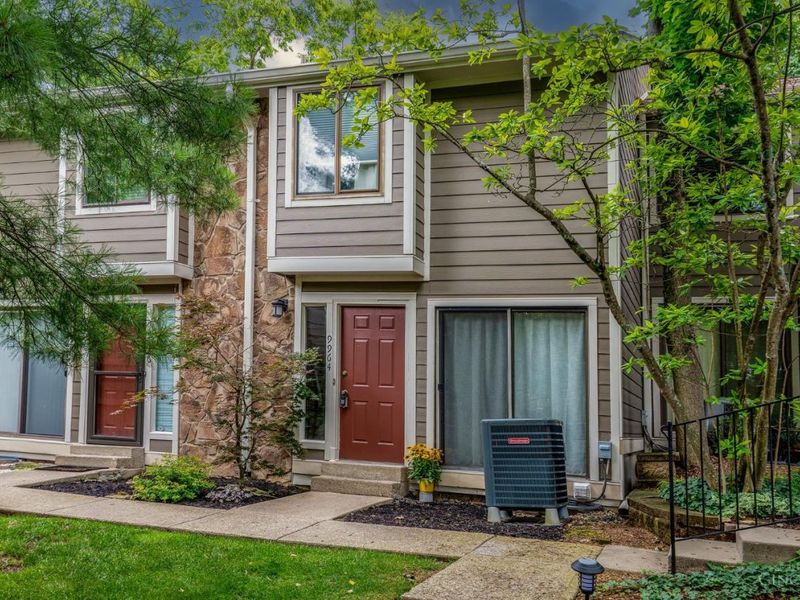 9964 Timbers Drive, Blue Ash, OH 45242 Photo 2