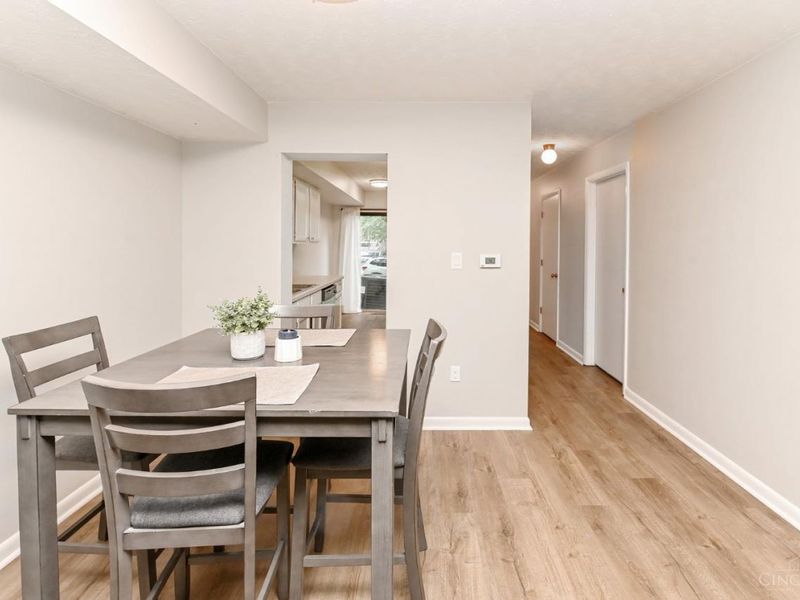 9964 Timbers Drive, Blue Ash, OH 45242 Photo 5