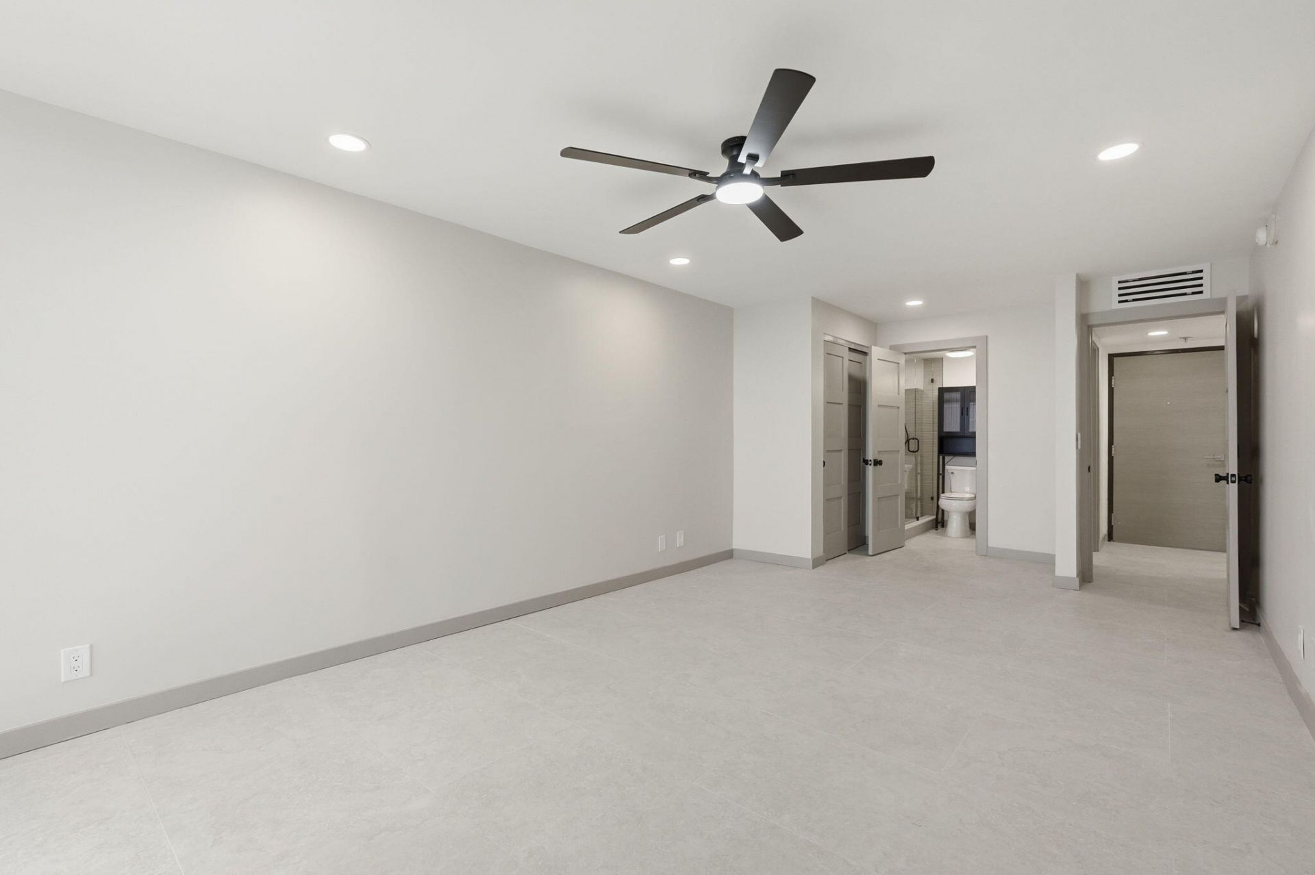 5460 N Ocean Drive, Unit 6a, Riviera Beach, FL 33404 Photo