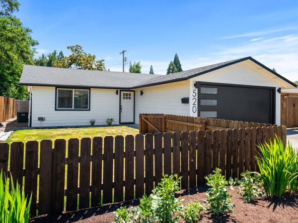 520 Grand Avenue, Central Point, OR 97502