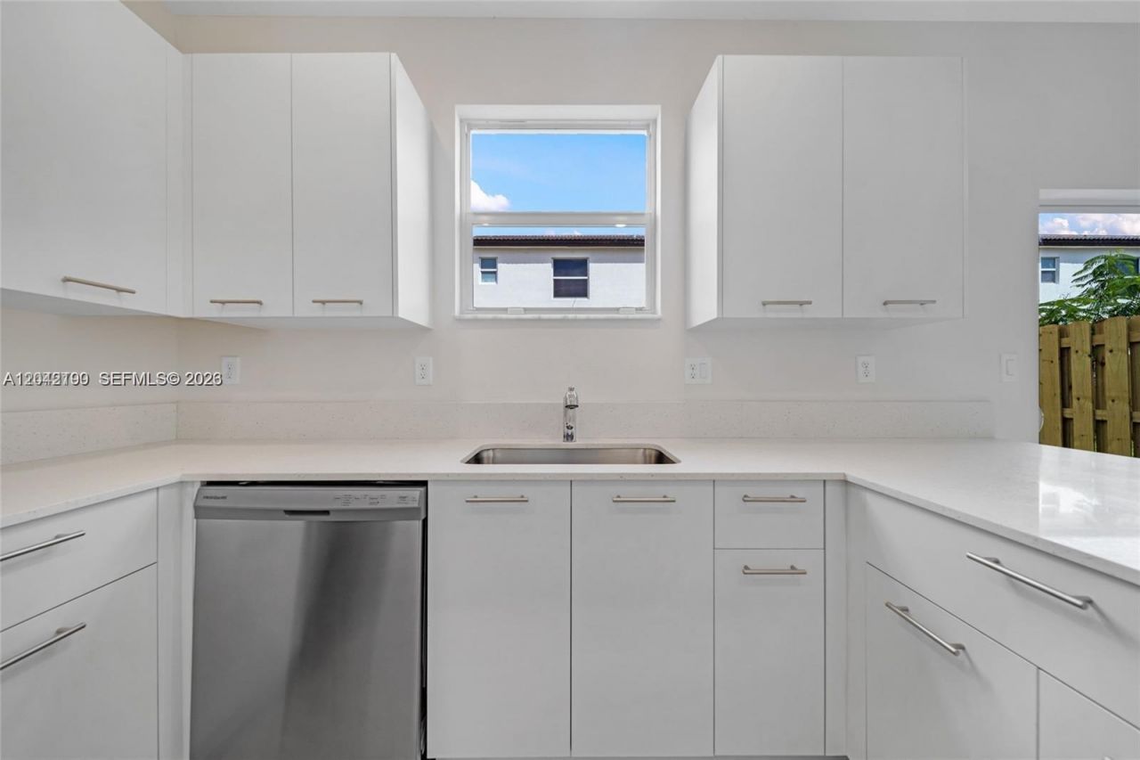 12532 NW 23rd Pl , Miami, FL 33167 Photo