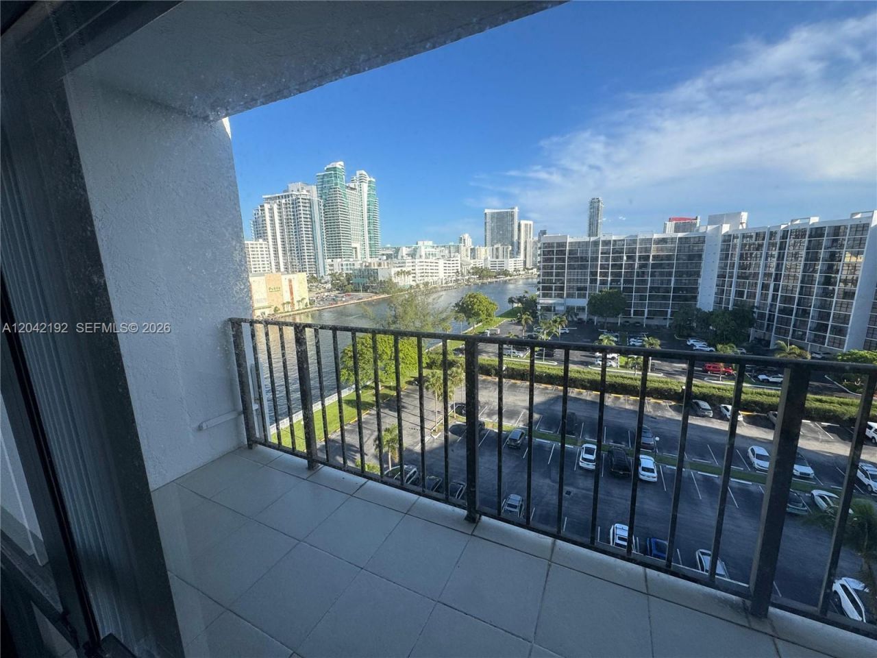 800 Parkview Dr, Unit 1018, Hallandale Beach, FL 33009 Photo