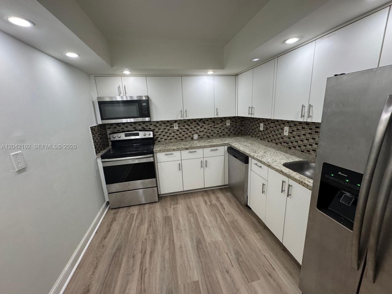 800 Parkview Dr, Unit 1018, Hallandale Beach, FL 33009 Photo