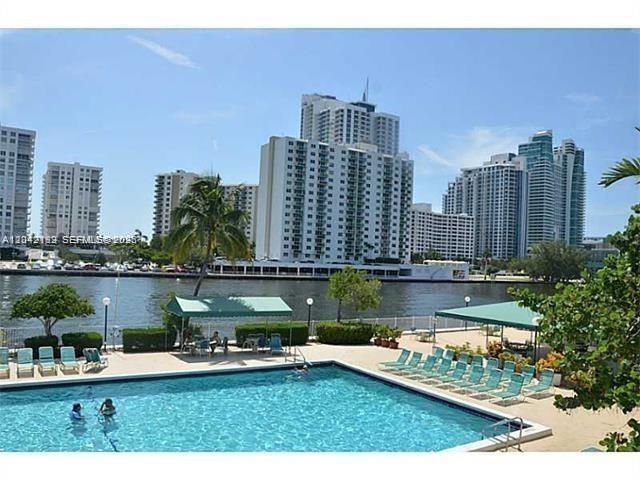 800 Parkview Dr, Unit 1018, Hallandale Beach, FL 33009 Photo