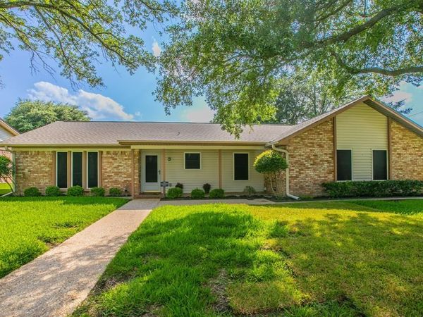 241 Travis Lane , Hewitt, TX 76643