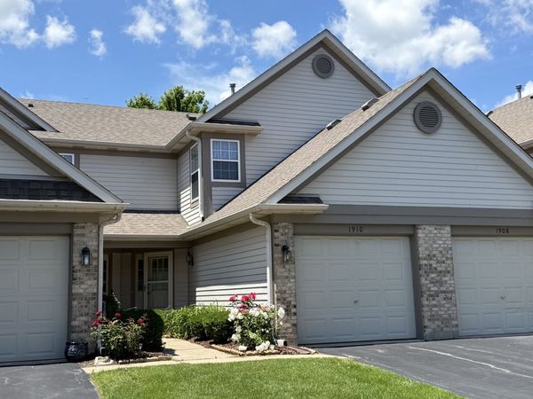 1910 Grove Avenue , Schaumburg, IL 60193