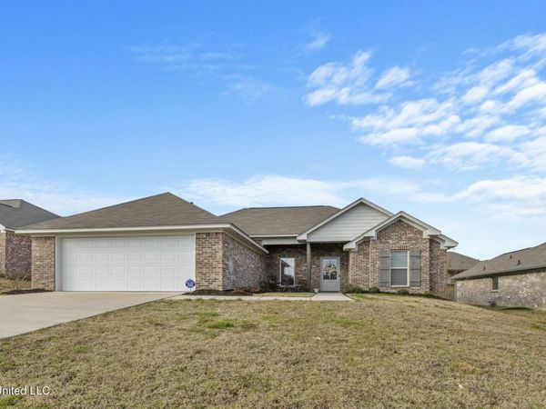 572 Silver Hill Drive, Pearl, MS 39208